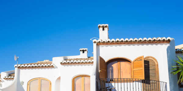 Pintar Fachadas de Casas Unifamiliares / Chalets en Sabadell · Pinturas para Pintado de Fachadas Metálicas o de Hormigón