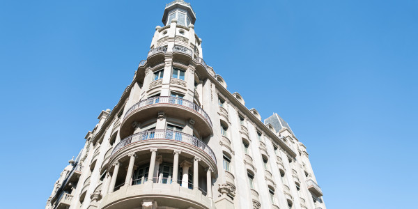 Pintar Fachadas de Empresas / Negocios / Locales Comerciales en Sabadell · Restauración de Fachadas Antiguas