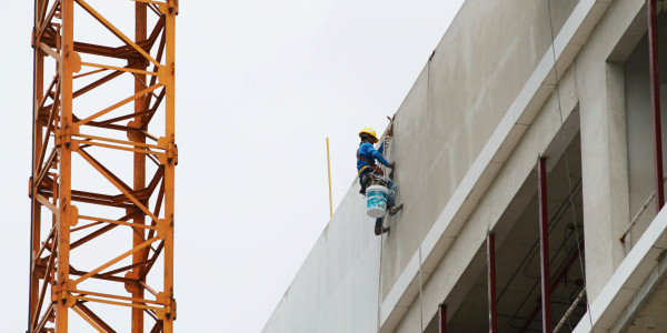 Trabajos Verticales en Fachadas de Edificios / Viviendas en Sabadell · Pintar Edificios de Construcción de Obra Nueva